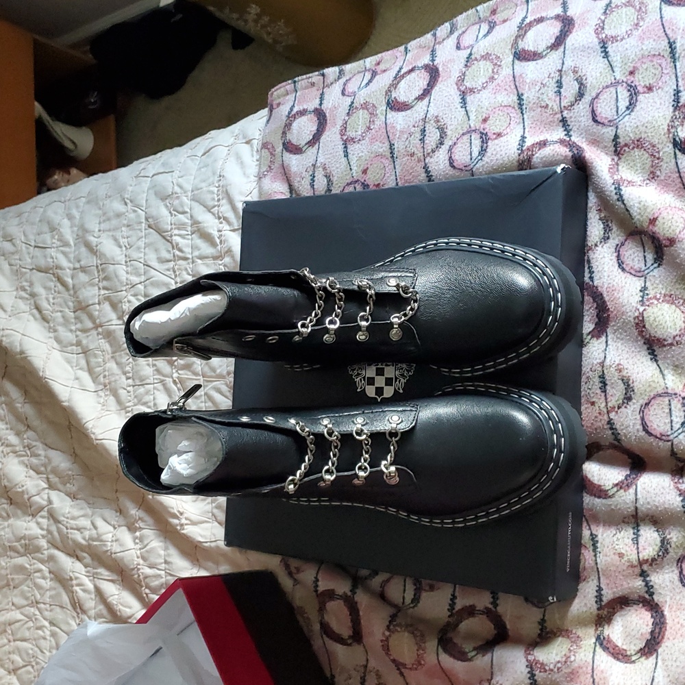 Gorgeous Vince Camuto Leather Chain Tie Combat Boots - Picture 6 of 7
